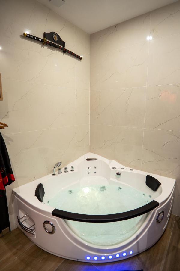 Апартаменти Capsule Japon - Jacuzzi - Netflix & Ecran Cinema - Xbox Trith-Saint-Leger Екстер'єр фото